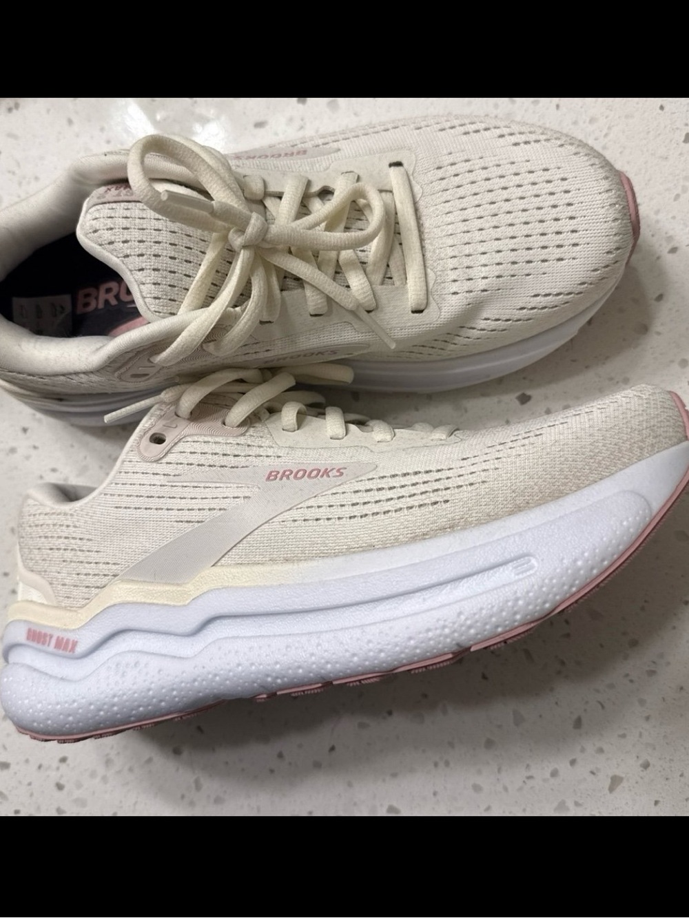 Brooks Ghost